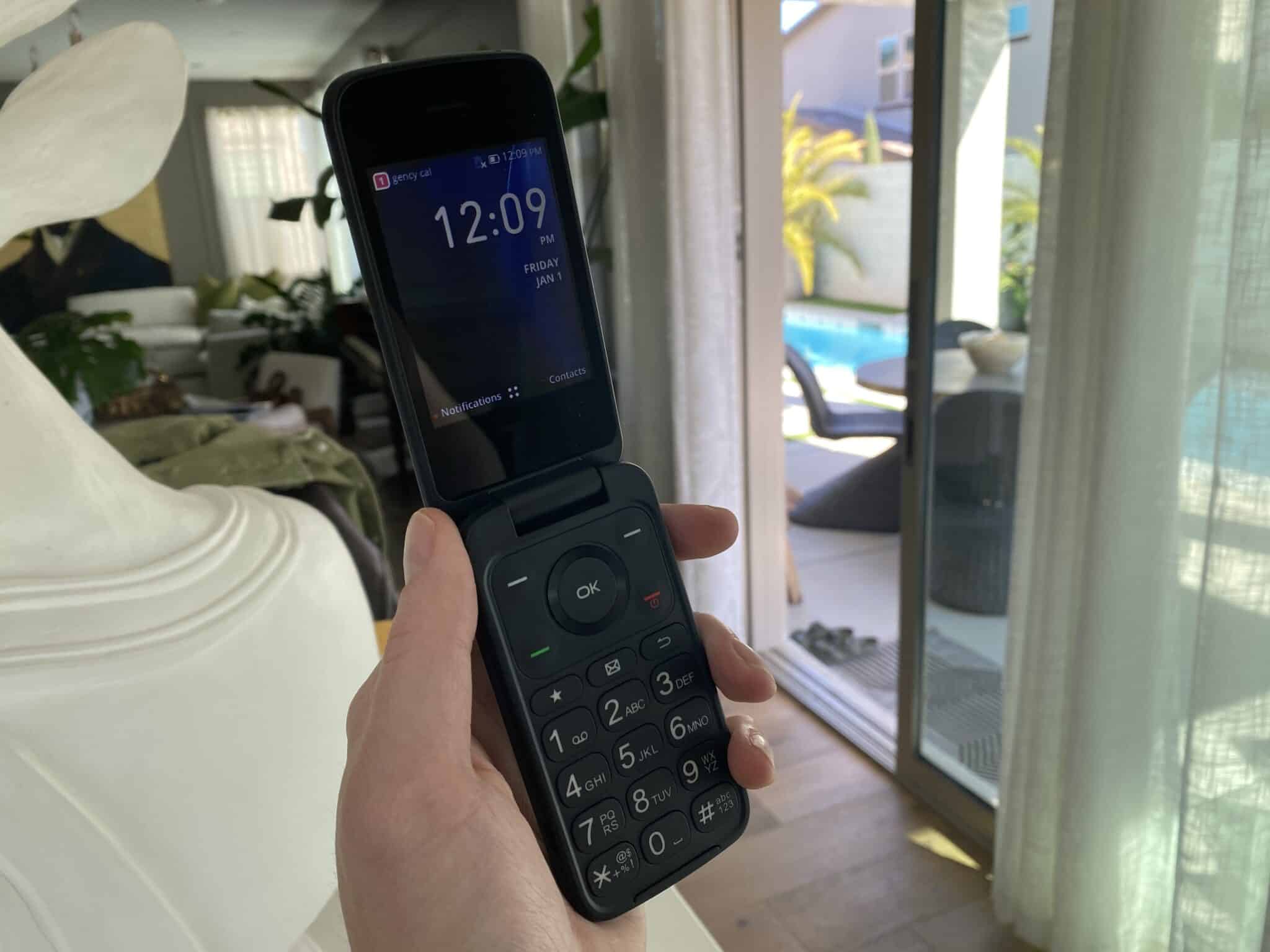 Best Flip Phones for Seniors in 2024